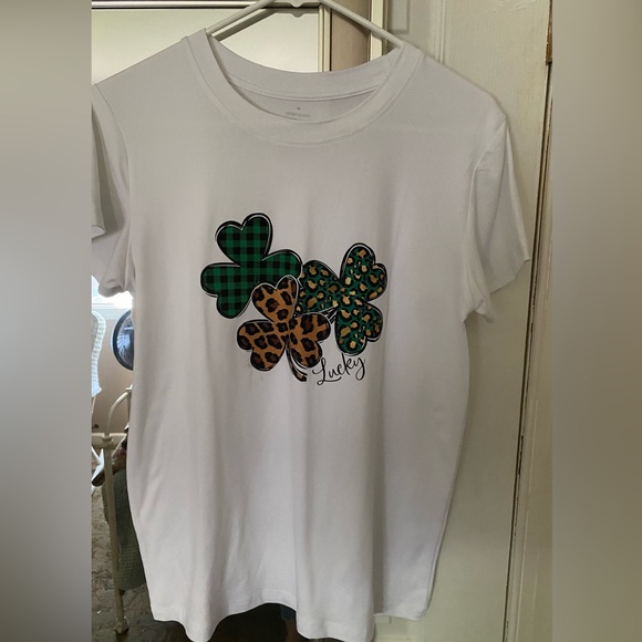 White shirt with shamrocks. NWOT never worn size M - Picture 1 of 3